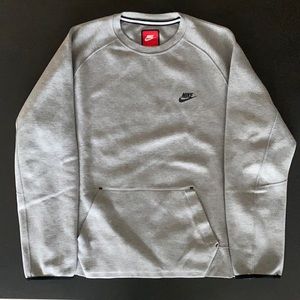 Nike tech fleece pocket crew neck